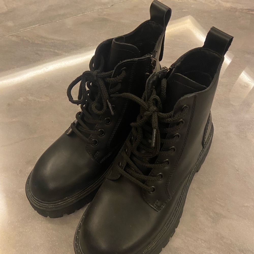 Black Lace-Up Waterproof Combat Boots with zippers
